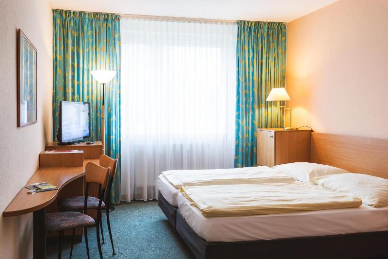 Standard Double Room image 2