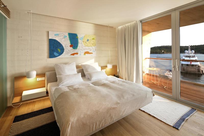 Deluxe Double Room image 4