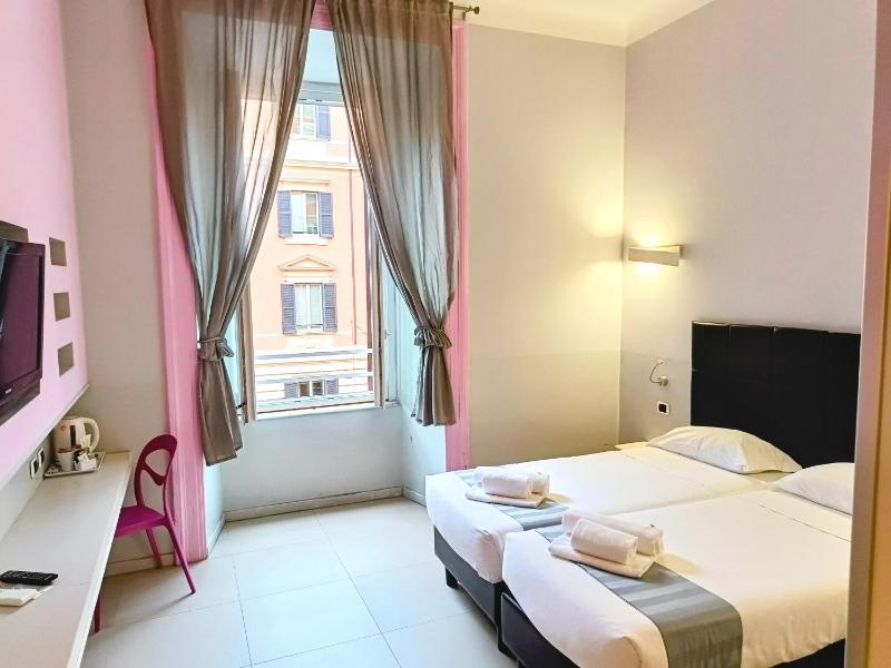 Double or Twin Room image 3