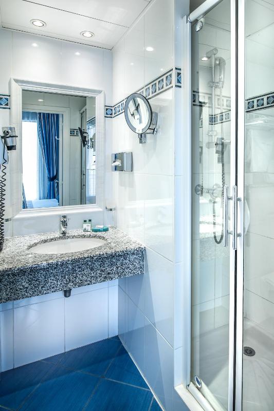 Superior Double Room image 4