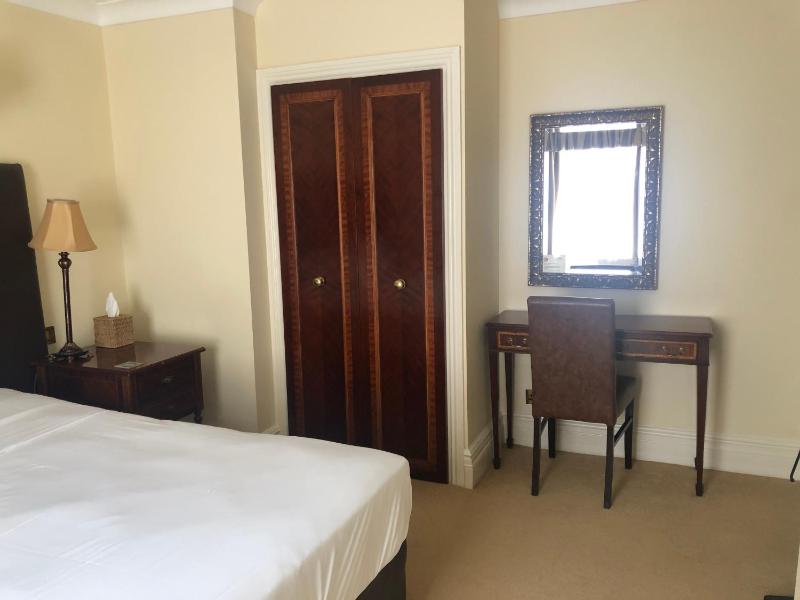 Bracken Suite image 4