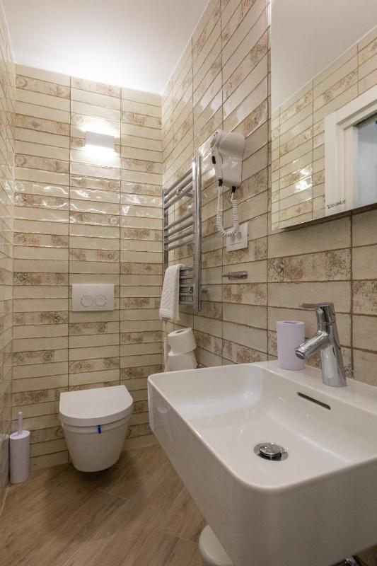 Duplex One-Bedroom Apartment with Terrace and City View image 3