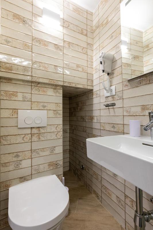 Double Room (Ground Floor) image 3