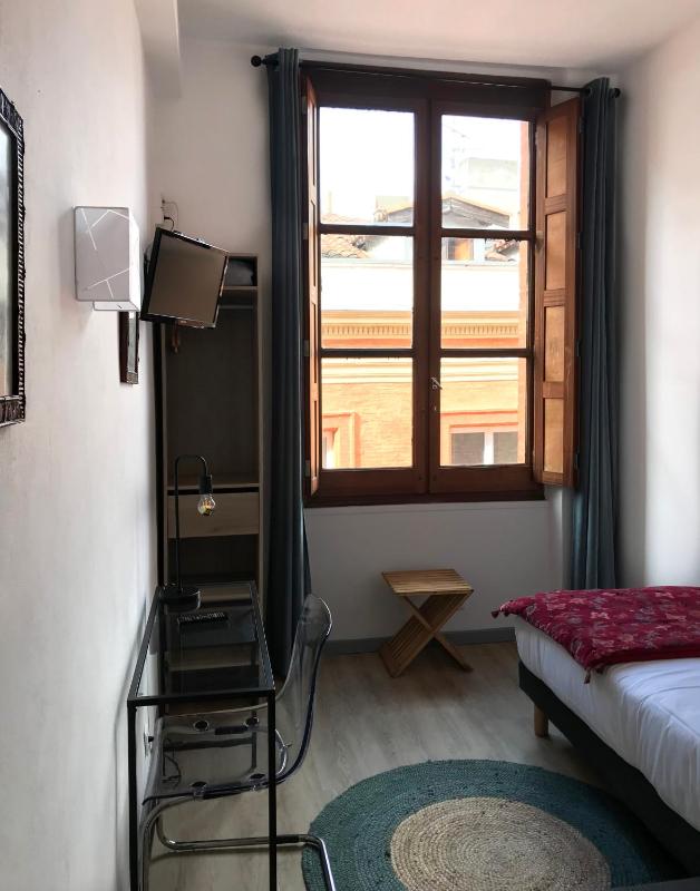 Single Room image 1