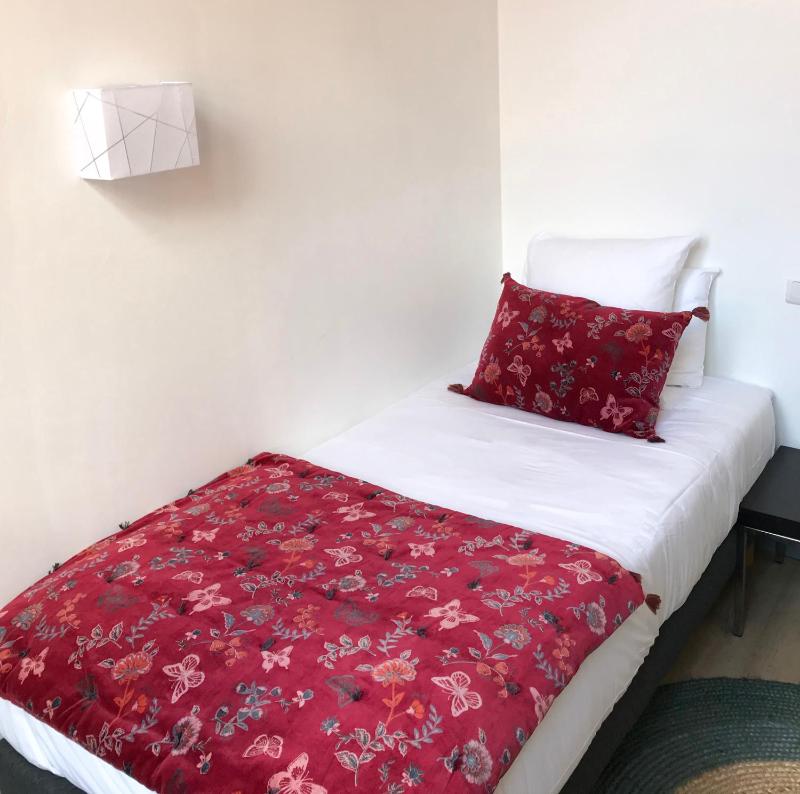 Single Room image 3