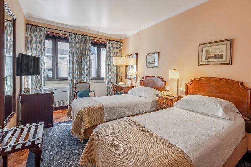 Petite Double or Twin Room image 3