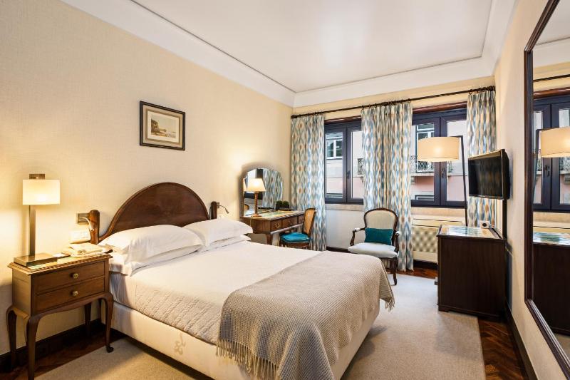 Petite Double or Twin Room image 4