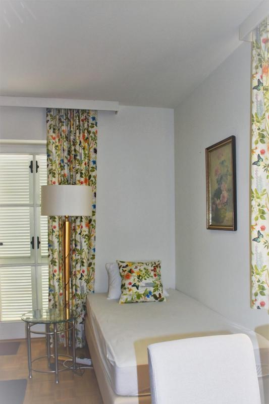 Single Room image 3