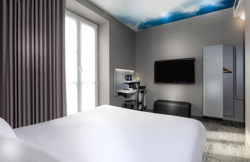 Privilege Double Room image 2