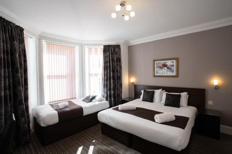 Family Room image 1
