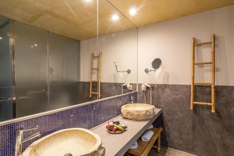 Junior Suite with Sea View (2 Adults) image 3