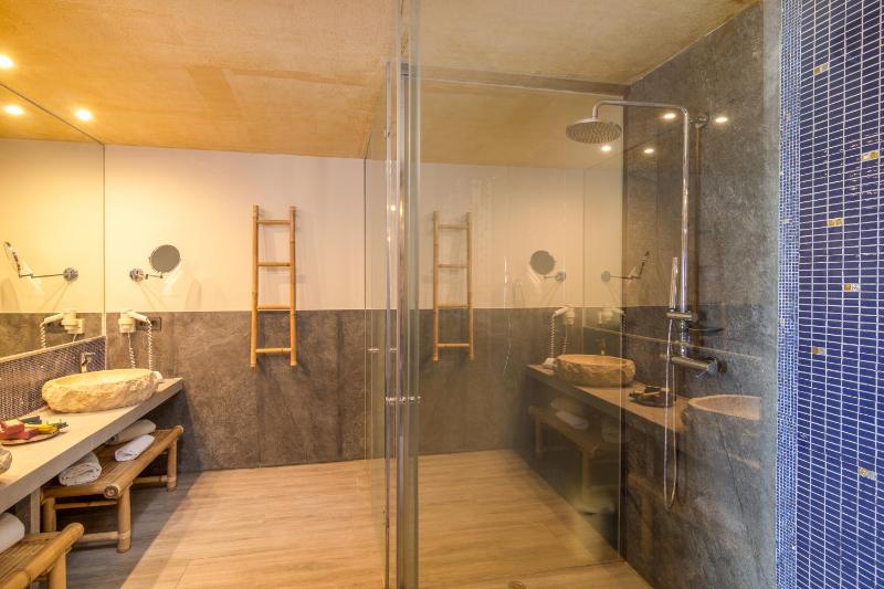 Junior Suite with Sea View (2 Adults) image 2