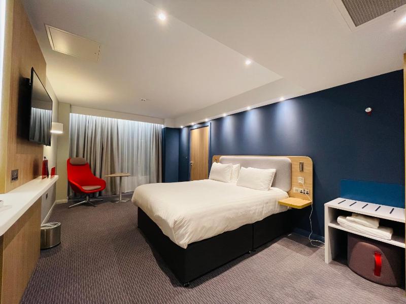 Standard King Room with Free Hot Breakfast - Accessible image 1