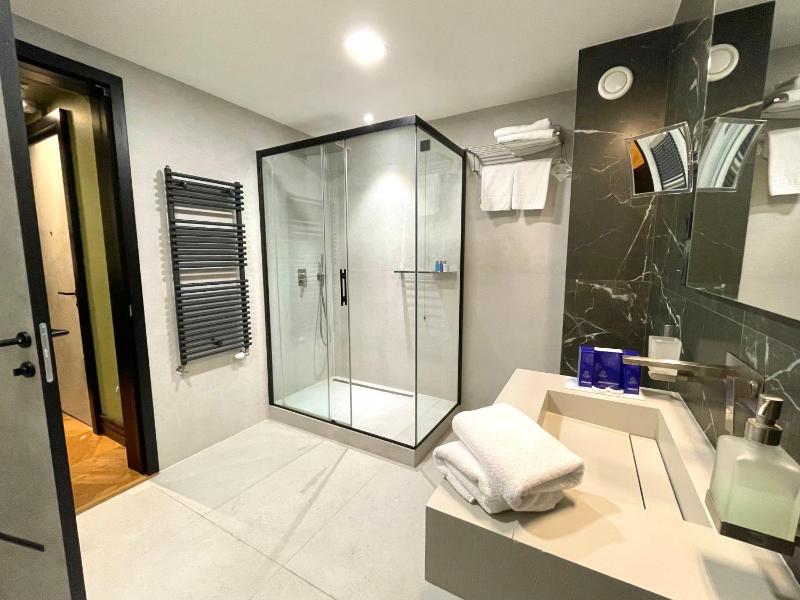 Executive Suite image 2