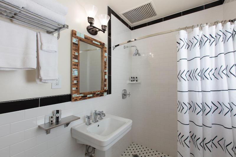 Deluxe Double Room (2 Adults + 1 Child) image 3