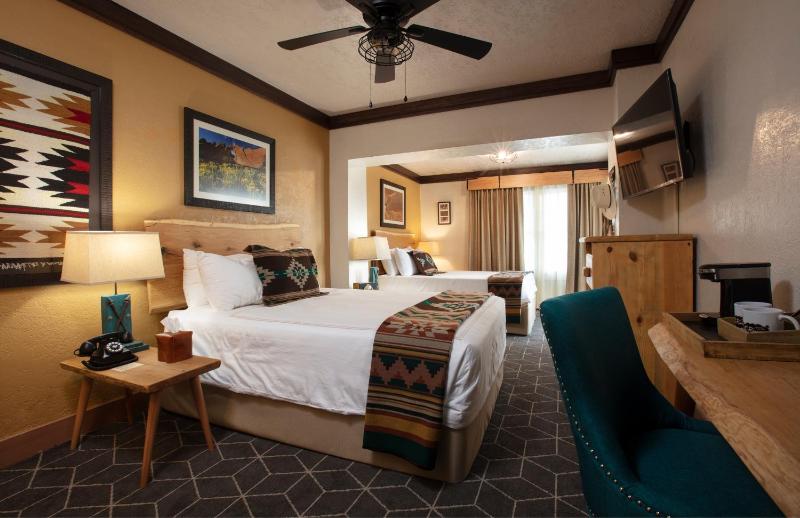 Deluxe Double Room (2 Adults + 1 Child) image 4