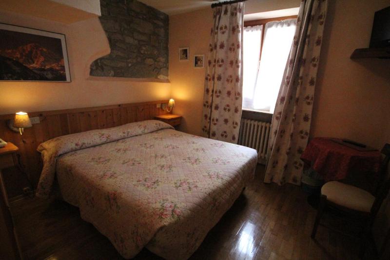 Standard Double or Twin Room image 4