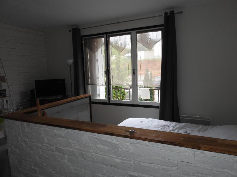 One-Bedroom Apartment image 1
