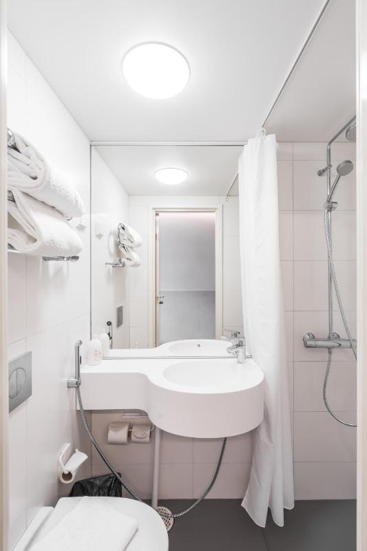 Single Room image 3
