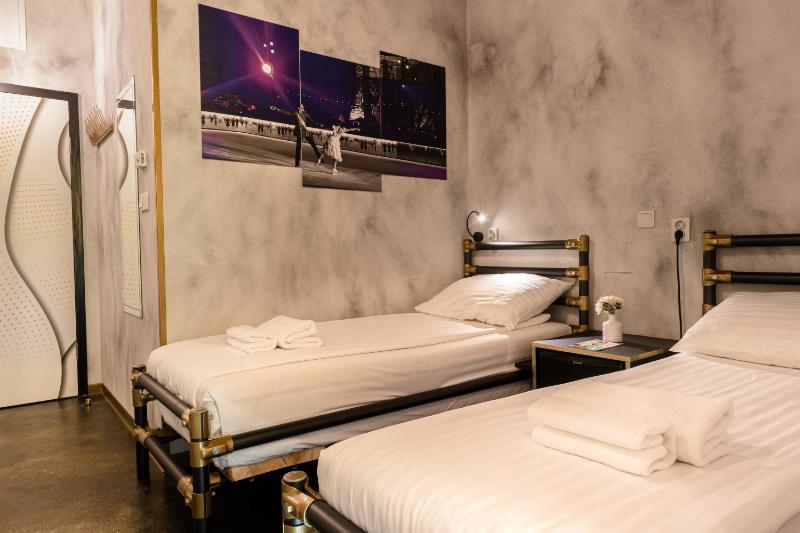 Twin Room image 1