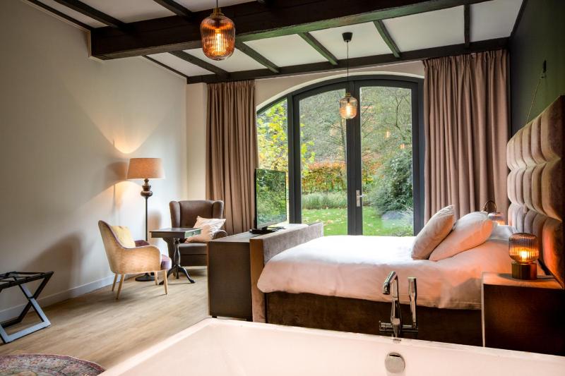 Superior Suite image 1