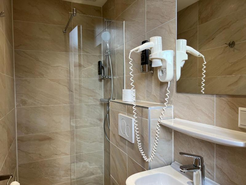 Small Single Room image 3