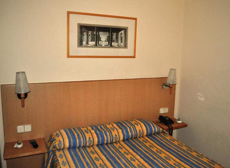 Single Room image 4