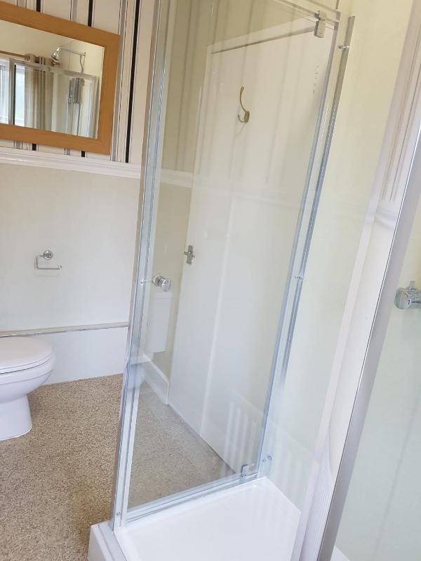 Single Room with Shower image 4