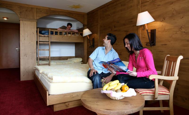 Family Room (5 beds) image 3