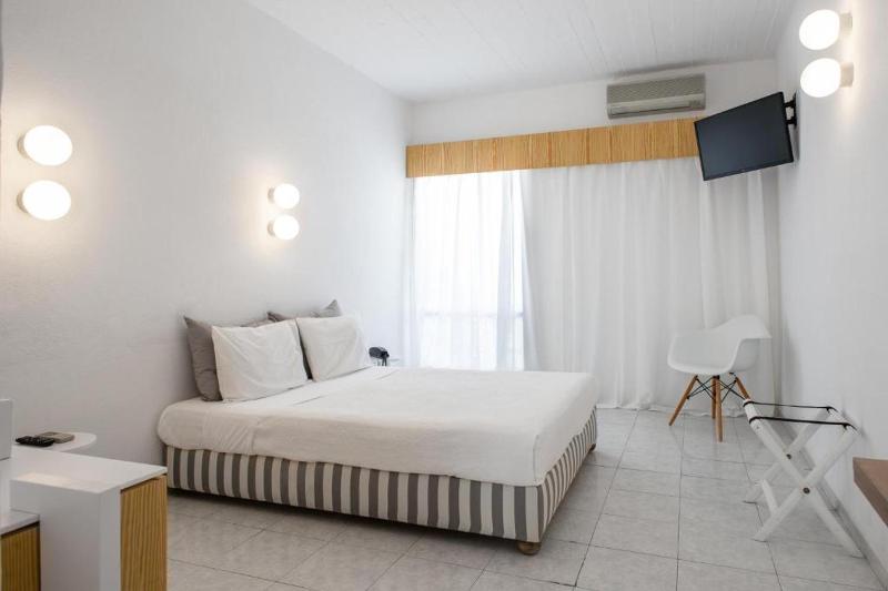 Standard Double Room image 3