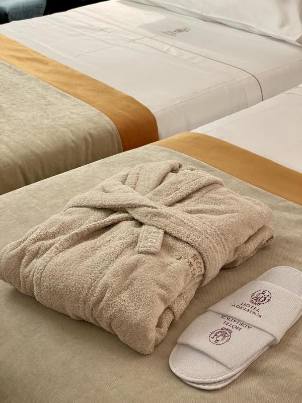 Standard Double or Twin Room image 4