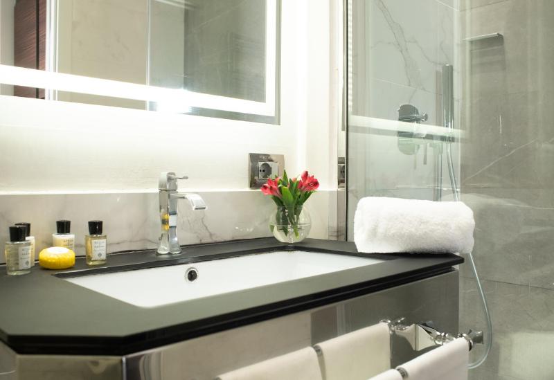 Executive Room image 2