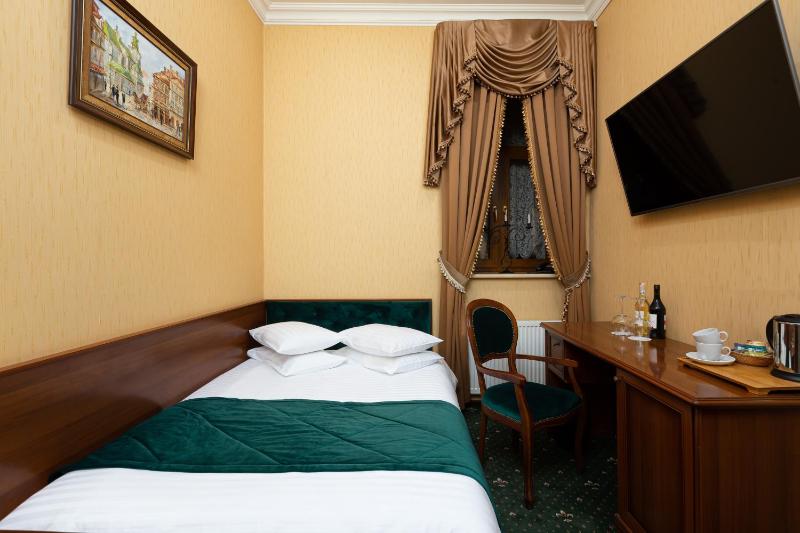 Single Room with Shower image 1