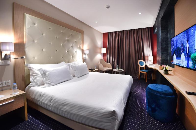 Flower Town Hotel & Spa - image 12