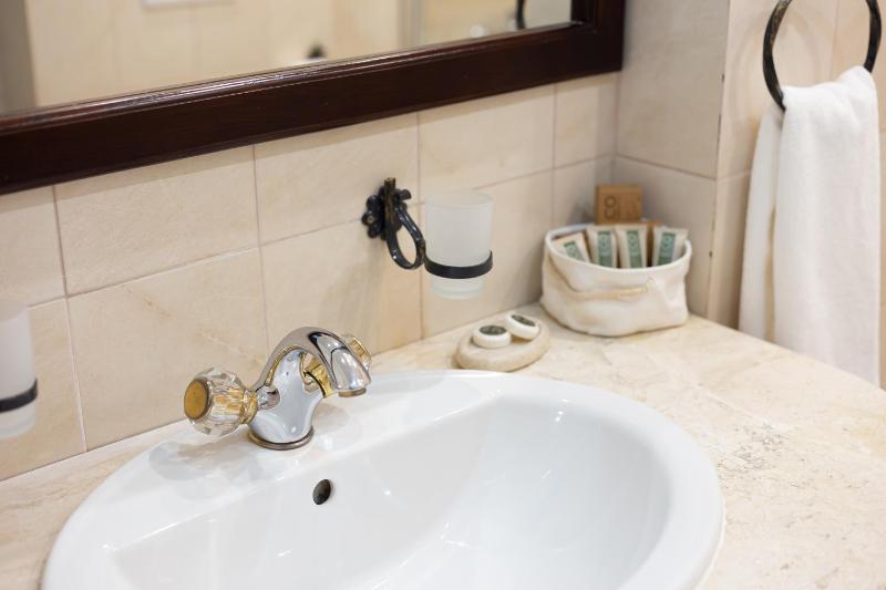 Superior Suite with Balcony image 3