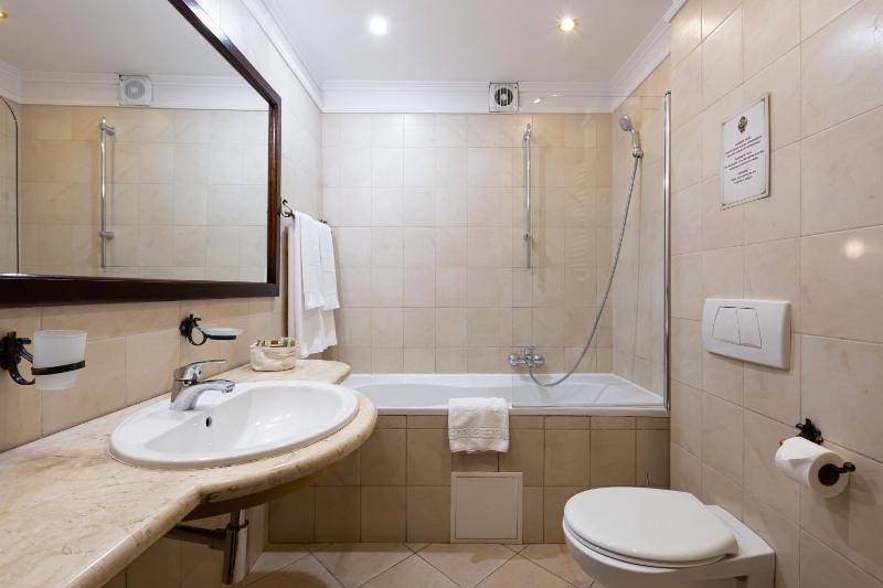 Standard Double Room image 4