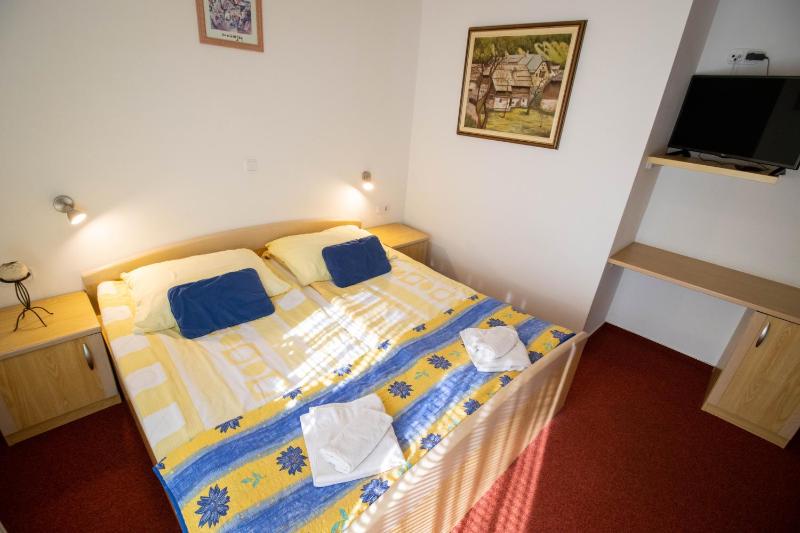 Double Room image 4