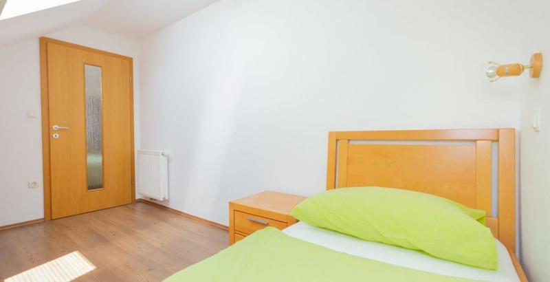 Single Room image 3