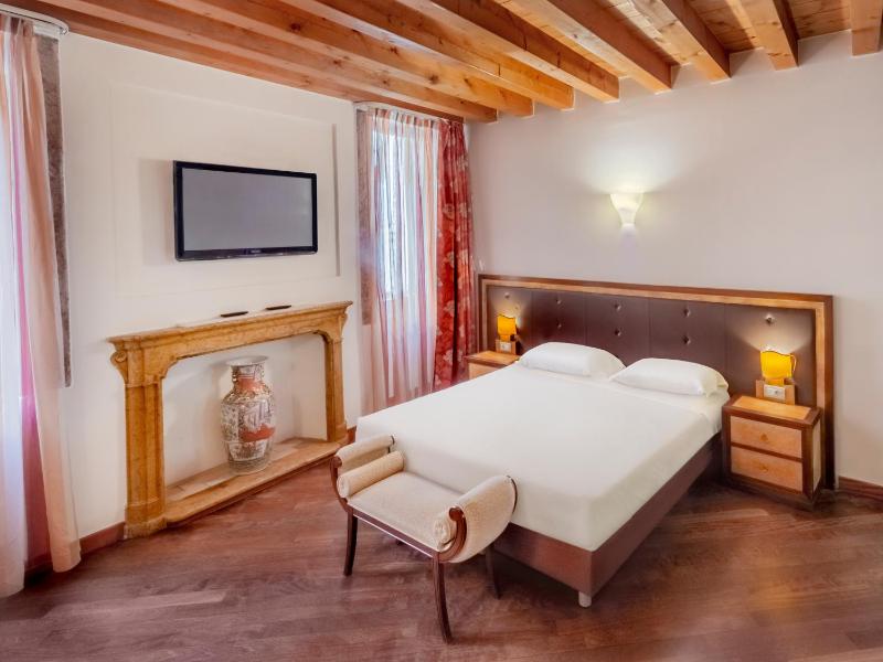 Classic Double Room image 1