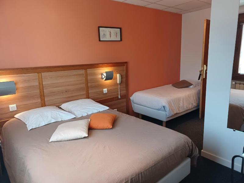 Twin Room image 4
