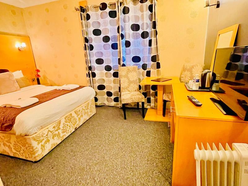 Double Room image 4