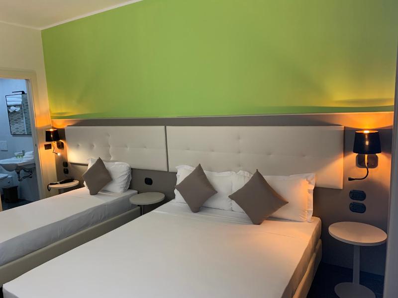Deluxe Triple Room image 1