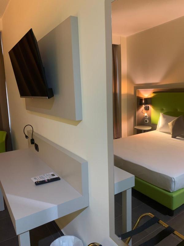 Deluxe Room image 3