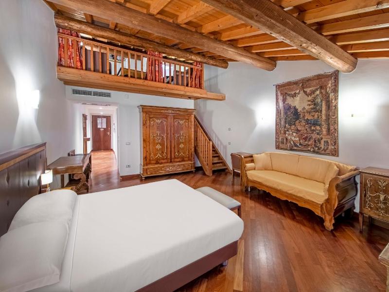 Quadruple Room with Arena View - Attic image 1