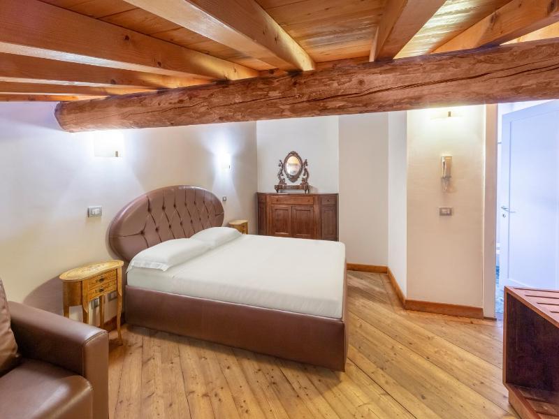 Quadruple Room with Arena View - Attic image 4