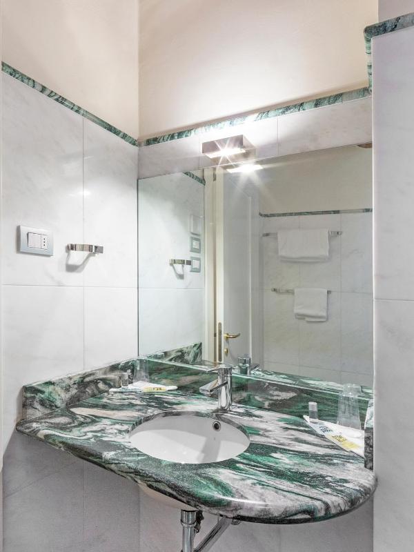 Quadruple Room with Arena View - Attic image 2