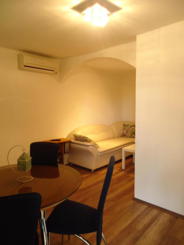One-Bedroom Bungalow with Garden View image 4