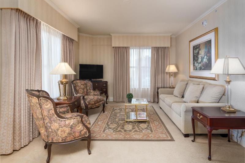 Mayflower Park Hotel - image 2