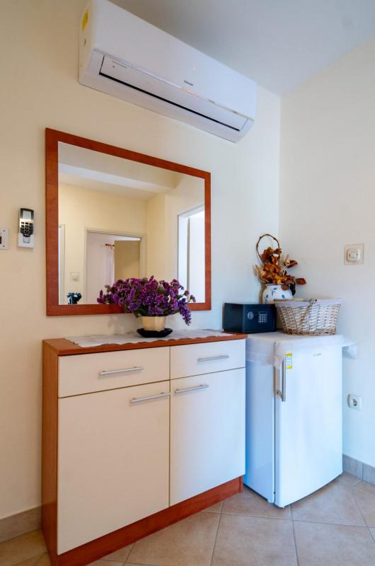 Apartment in Lopar with balcony air conditioning WiFi washing machine (4886-1) - image 4