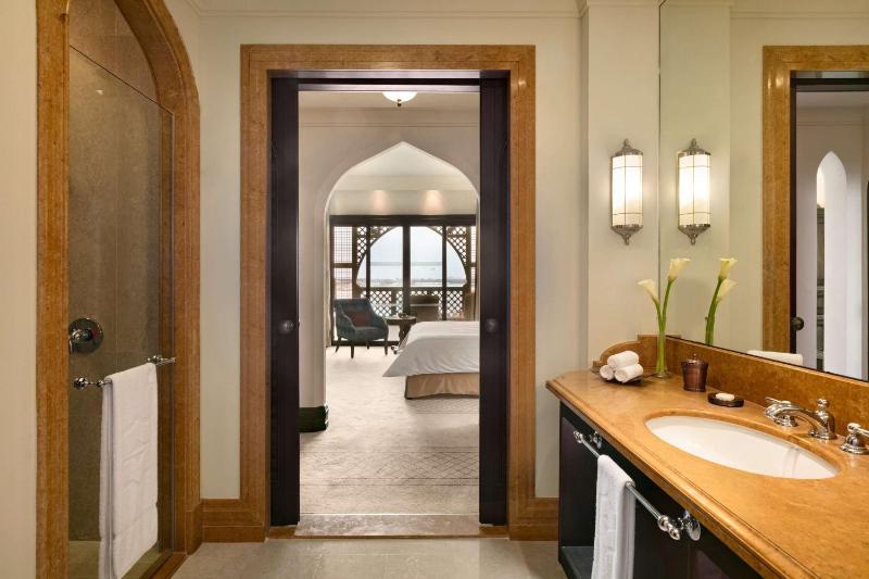 Deluxe Twin Room image 3